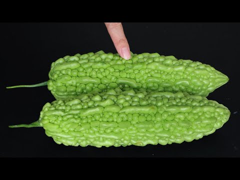Tips for Stir-Frying Bitter Melon! 炒苦瓜的秘诀：一步到位，清甜爽口，苦味全无！ #BitterMelon #StirFryTips 炒苦瓜的小技巧！