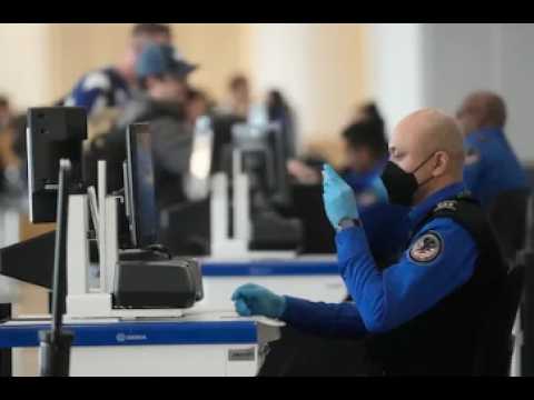 TSA agents struggle amid funding battle
