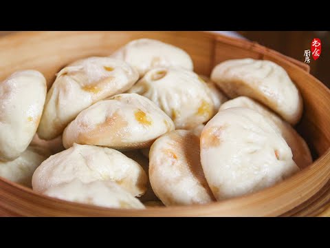 💯极具诱惑的透油小笼包，肉馅软嫩鲜美❗咬一口满嘴留香｜透油包子