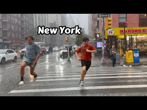 Heavy Rain Walk In Manhattan New York - Walking Rainstorm Lightning And Thunder Sounds For Sleeping