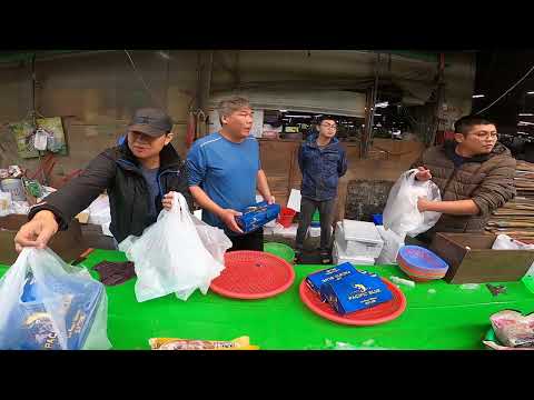 竟然快掃攤了 後面又來了幾個大户 一千一千一直掃貨 安南果菜市場 怡安路102號 士官長海鮮叫賣 海鮮拍賣 叫賣哥 seafood auction