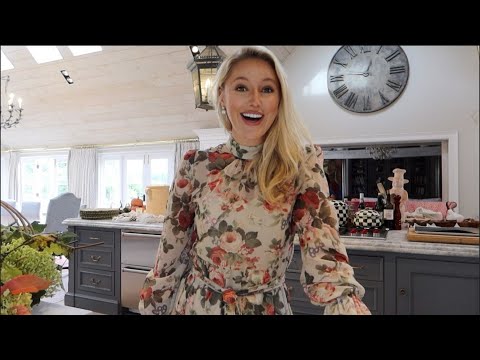 PREPARING FOR A VERY SPECIAL GUEST | TABLESCAPE, BAKING AND UNBOXING