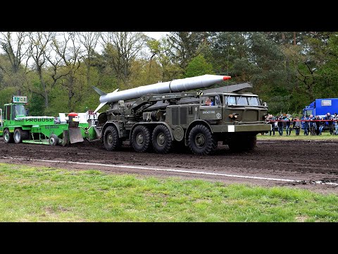 ZIL-135LM beim Tractor Pulling in Perleberg, Deutschland, 2024
