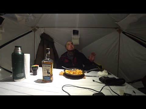 ОДИН НА ЛЬДУ С ДОМАШНИМ КОМФОРТОМ! НОЧЬ В ПАЛАТКЕ С ПЕЧКОЙ НА ОМУТЕ \ СОРОГА НА УДОЧКУ, ЦАРСКИЙ УЖИН
