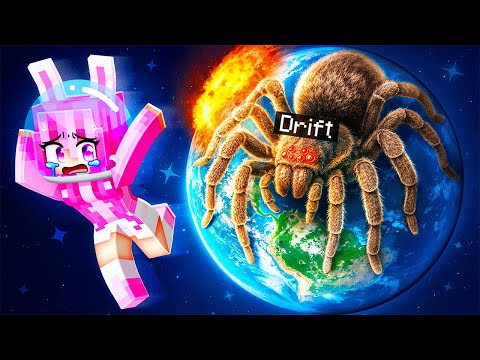 Playing As The SPACE SPIDER To Troll My Friends in Minecraft…