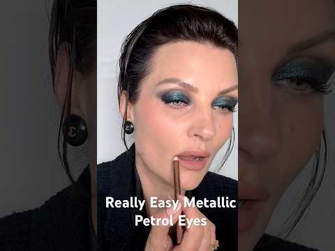 Super simple metallic navy eyes