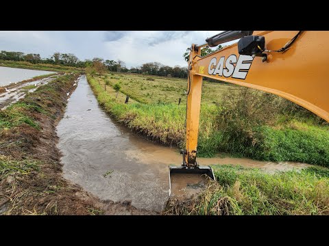 LIMPANDO VALETA ENTUPIDA ✅ Escavadeira hidráulica 