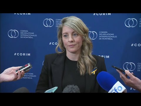 La ministre des Affaires étrangères Mélanie Joly parle aux journalistes à Montréal – 21 mars 2022