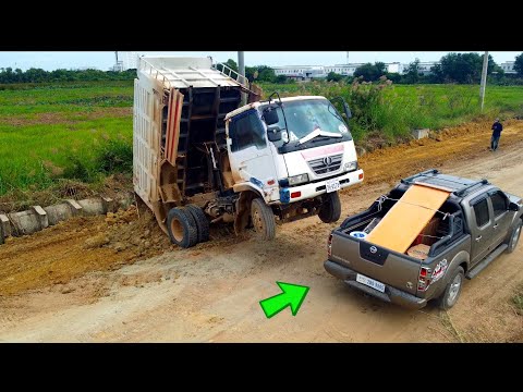 Incredible! Handle With Care Dump truck 5ton Drive Back Uploading Landslide Overturned Bulldozer KO…