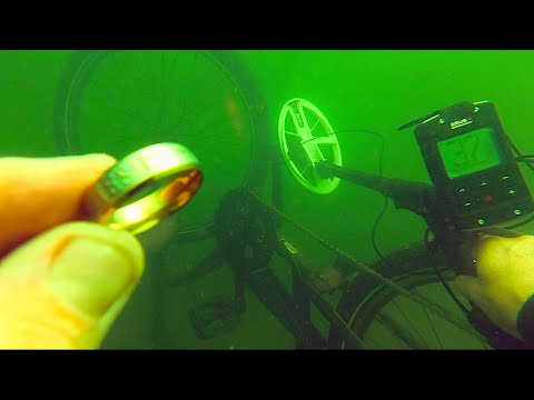 Search for Weapons, Jewelry, Money & Stolen Property UNDERWATER!!