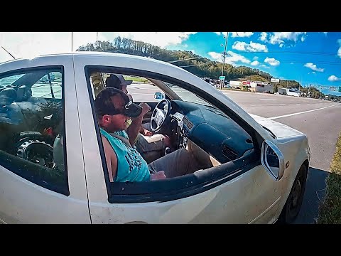 Cops Find Bomb During Routine Traffic Stop