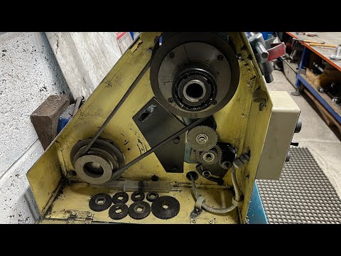 Thread cutting on a Clark CL500 Lathe