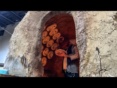 The Baker GOES INSIDE the OVEN and Baking Bread. ASIAN Biggest Bread Tandoor