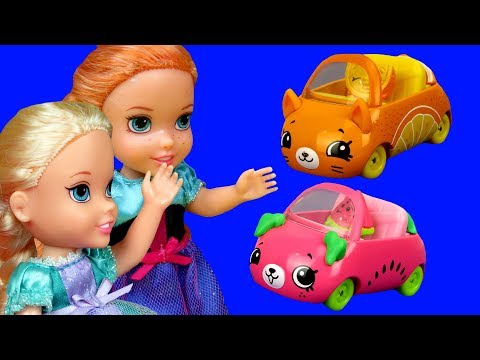 Cutie Cars ! Elsa and Anna toddlers are having fun - Aurora is upset - playdate playset mini cars