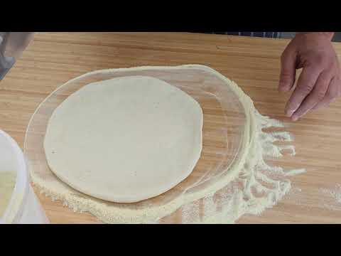How to Stretching  a Pizza with  the Master  Pizzaiolo ( Massimo Nocerino)
