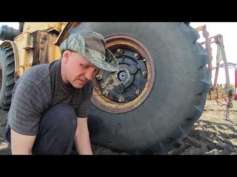Kirovets tractor. The sidewall fell apart. I'm finishing sowing with three drive wheels.