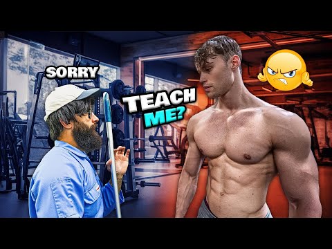 BODYBUILDER VS CLEANER 💪🔥 Anatoly GYM PRANK #1