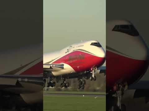 RED BOEING 747