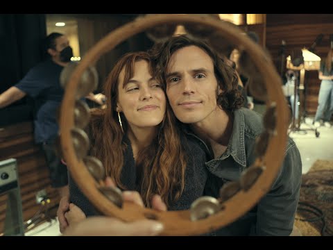 riley keough and sam claflin being chaotic bffs for 15 minutes and 22 seconds (bonus included)