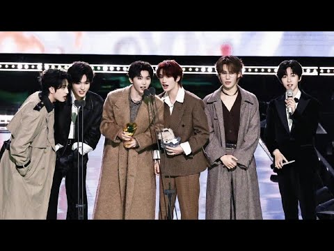 【时代少年团-贺峻霖 𝑯𝒆 𝑱𝒖𝒏𝑳𝒊𝒏】20251221 星光大赏2025 红毯+内场cut 马嘉祺 丁程鑫 宋亚轩 刘耀文 张真源 严浩翔 贺峻霖 || cr.搜刮一点小樱花