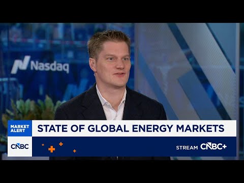 U.S. oil production continues to surprise to the upside despite lower prices, says Daan Struyven