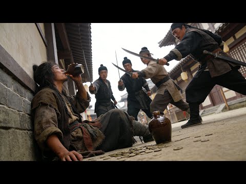 Kung Fu Film! The beggar bullied by everyone was a hidden Kung Fu master!