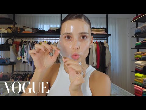 Livia Nunes gives a masterclass for flawless party makeup | Beauty secrets | Vogue Brazil