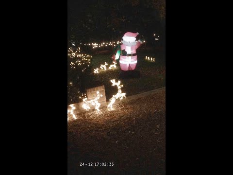 Noen julenisser bærer verktøykasse.