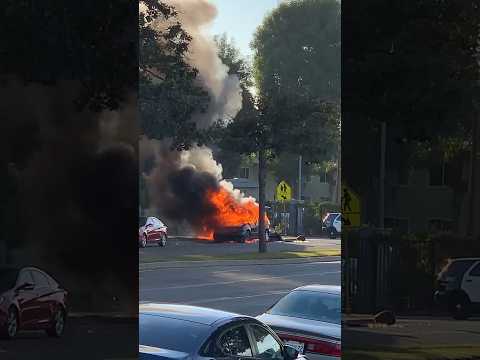 Car on fire in Los Angeles near Rancho Park. 👀 🔥🔥🔥