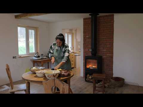 Autumn in the Country: Cozy Details & Baked Potatoes with Chicken and Fireside Lunch