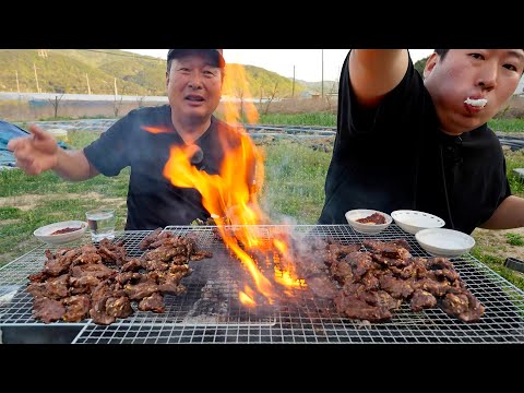 Eating show of garlic beef ribs that almost burned the microphone! - Mukbang