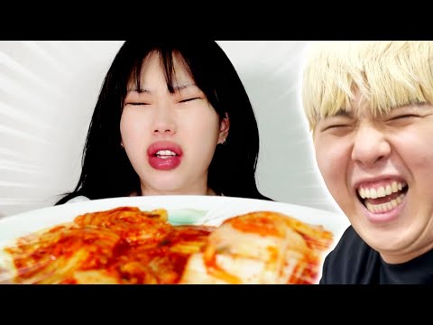여동생한테 김치 광고 들어온 척 캡사이신 김치 먹이는 강호이ㅋㅋㅋ