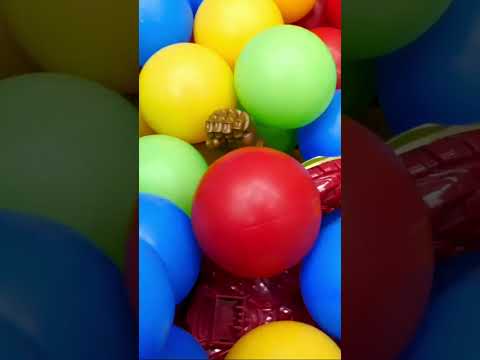 Тревога в бассейне с шариками! Кто осмелился напасть на Железного человека?💥 #игрушки #длядетей