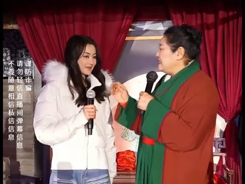 24岁“混血感”新疆美女惊艳登场，择偶标准却出人意料：只要河南老乡？#王婆说媒 #开封干娘 #相亲现场