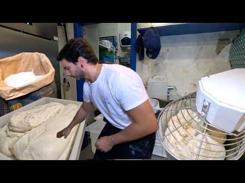 Pizza dough with autolysis explained step by step! Hydration 70% Top