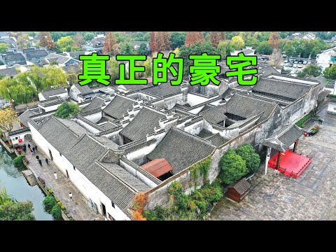 A set of tables and chairs can replace 40 luxury apartments in Beijing