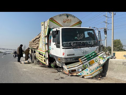 “Impossible Repairs: Mechanics Restore 4 Damaged Trucks by Hand!”