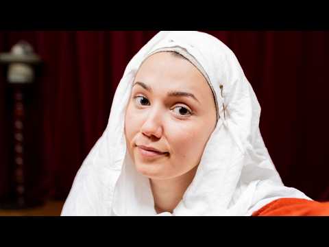 What Medieval Women Wore in the 14th Century