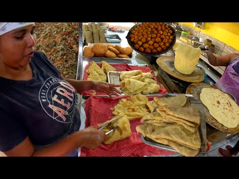 INSIDE A Guyanese Street Food Restaurant | Roti, EggBall, Beef Curry, Puri, Pholorie, Fried Rice