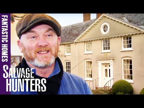Inside The Amazing Homes Of Antiques Dealers | Salvage Hunters