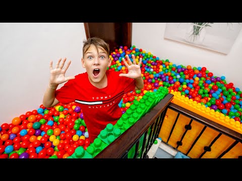 تحديات الكرات البلاستيكية الملونة