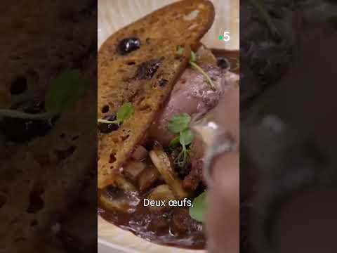 Dijon - Sophie Jovillard déguste l'oeuf meurette champion du monde 2022 de Joy Astrid Poinsot