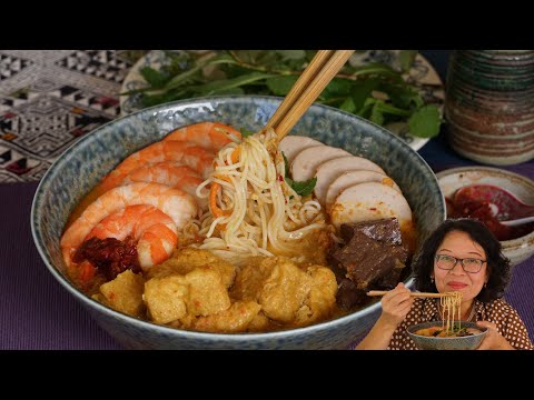 咖喱叻沙，虾和椰奶米粉汤，在新加坡、印度尼西亚、马来西亚很受欢迎.    正宗食谱 : 从头开始的食谱       您你会惊讶于虾的味道。自制咖喱酱非常好吃，不辣