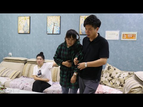 The chairman wore migrant workers' clothes and went home to visit relatives