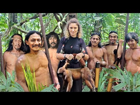 WE WENT HUNTING WITH AN AMAZON TRIBE, THE WAORANI 2/3