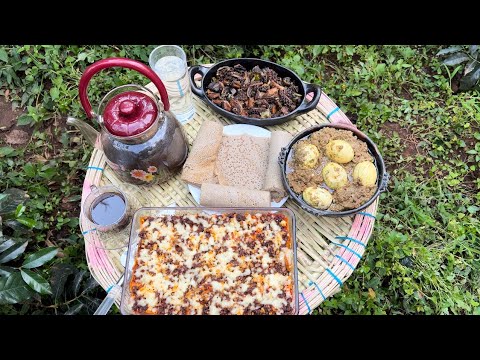 Cooking lasagna  traditionally/ላዛኛና ምንቸት በገጠር ቤት