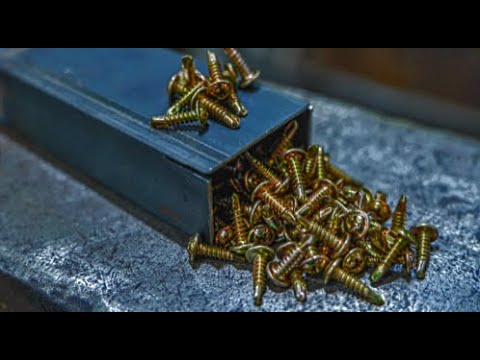 Screw-made Beautiful Damascus Knife