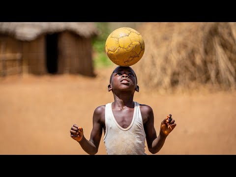 [Movie Recap] This African Boy Carries 70kg of Wood Every Day for Just One Soccer Ball