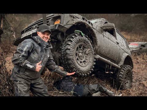 The Oryol guys in a Niva showed Seryoga how to drive in hard mud.