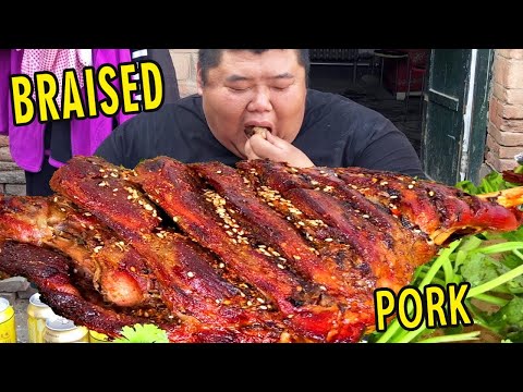 Fat brother went to his father-in-law's house to eat roasted lamb legs, and he was so addicted to it